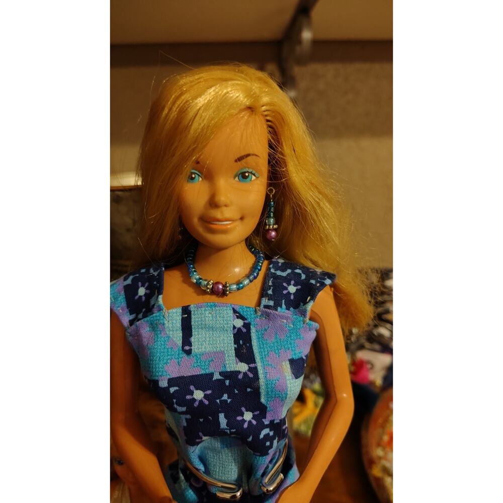 SuperSize Barbie 18" Doll Vintage 1976 w/ Dress And Jewelry/Shoes Super Size - Picture 2 of 4